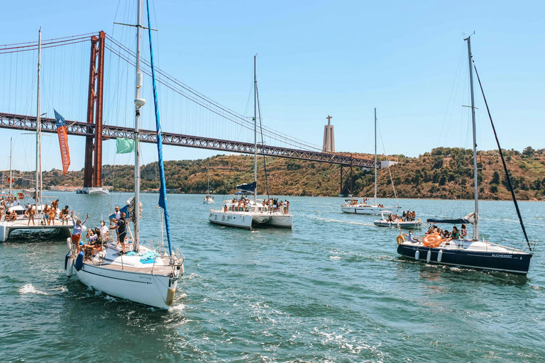 2-Hour Private Boat Hire in Lisbon