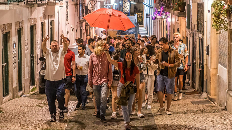 Lisbon Public Pub Crawl with 1-Hour Open Bar