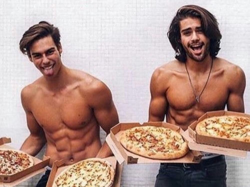 Stripper Pizza Delivery in Lisbon thumbnail 3