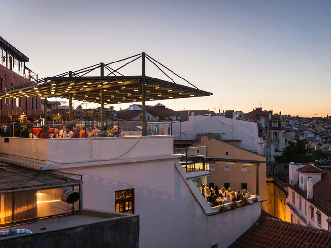 Rooftop Tapas Meal in Lisbon – 2 Hours Unlimited Drinks thumbnail 4