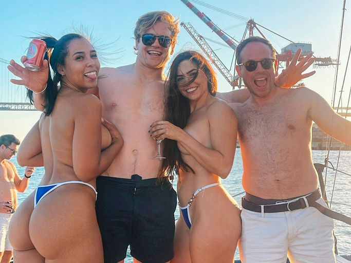 Bikini & Topless Hostesses Lisbon thumbnail 8