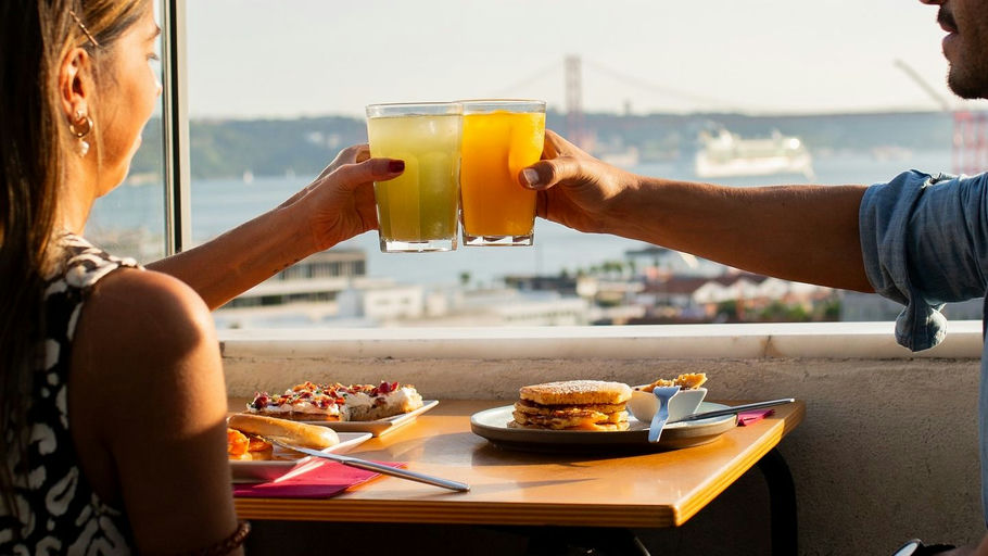 Rooftop Brunch Lisbon – Bottomless Mimosas & Beer