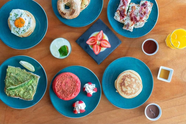 Rooftop Brunch Lisbon – Bottomless Mimosas & Beer thumbnail 2