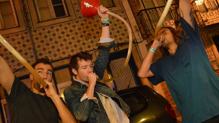 Lisbon Public Pub Crawl with 1-Hour Open Bar thumbnail 2