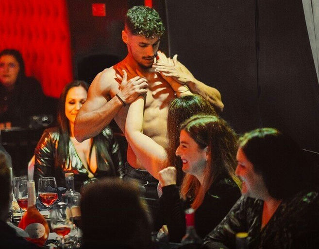 Lisbon Strip Dinner Show Experience thumbnail 2