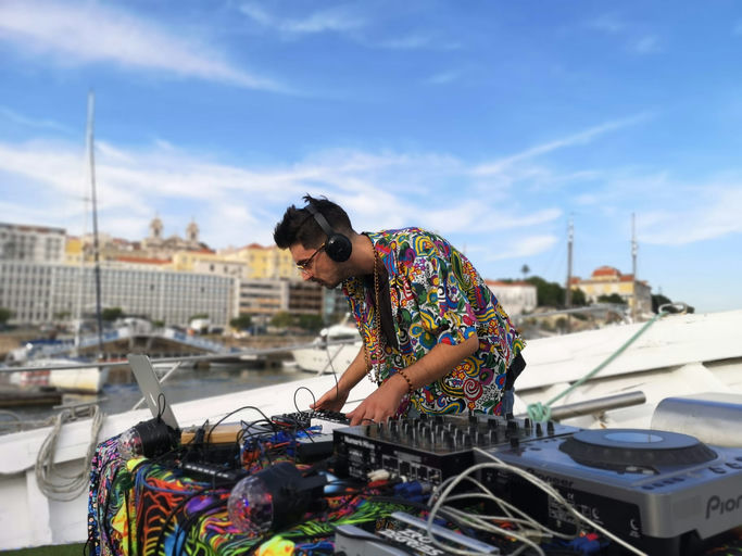 Hire a Private DJ in Lisbon thumbnail 3