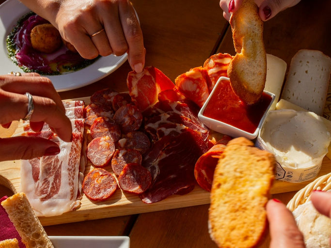 Rooftop Tapas Meal in Lisbon – 2 Hours Unlimited Drinks thumbnail 2