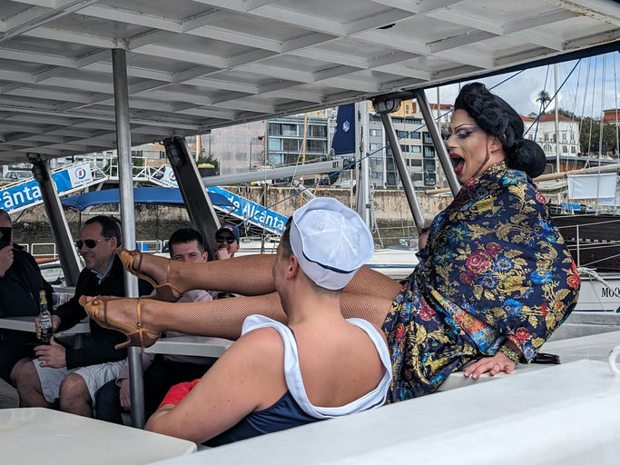 Lisbon Drag Queen Strip Show thumbnail 2