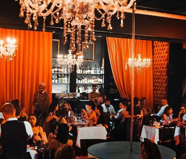 Lisbon Strip Dinner Show Experience thumbnail 4