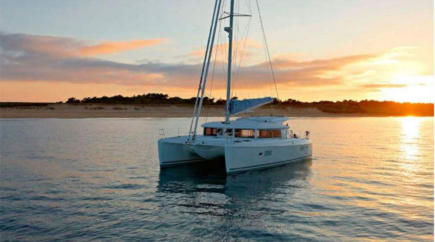 Attraversiamo Luxury Catamaran - up to 18 guests — photo 6 of 9