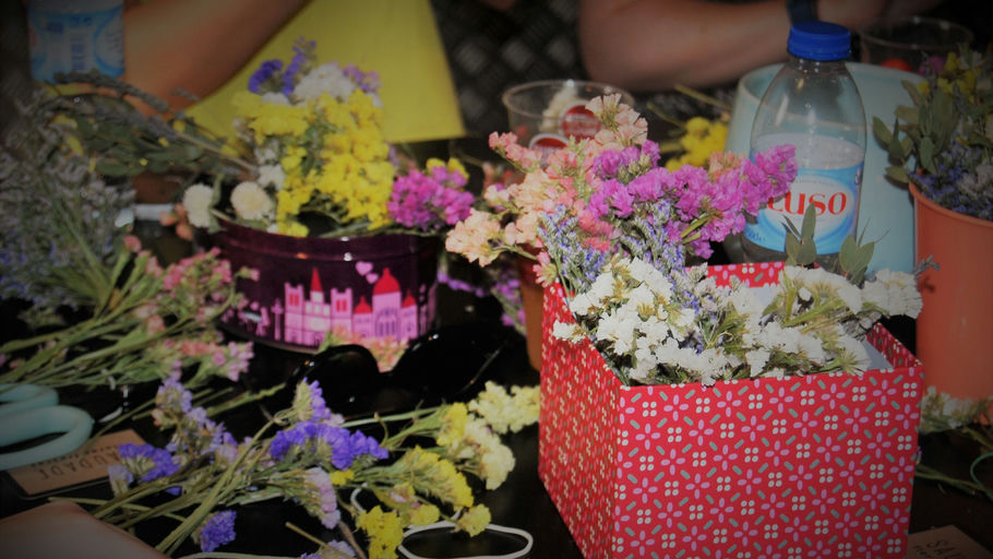 Flower Crown Workshop in Lisbon thumbnail 2