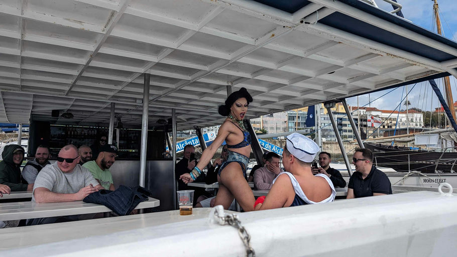 Lisbon Drag Queen Strip Show thumbnail 3