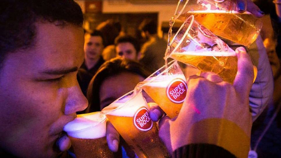 Lisbon Public Pub Crawl with 1-Hour Open Bar thumbnail 4