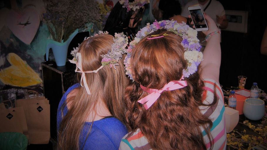 Flower Crown Workshop in Lisbon thumbnail 6
