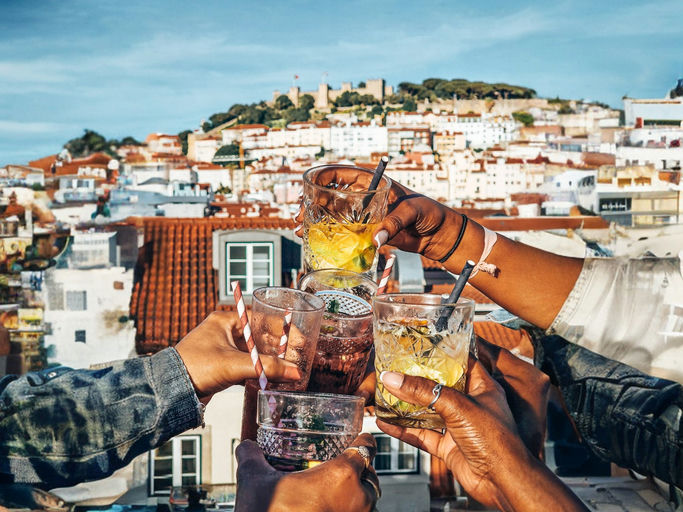 Lisbon Private Rooftop Bar Crawl thumbnail 8