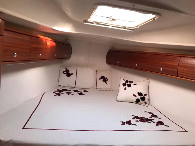 Queen Mary Sailboat - up to 10 guests — photo 5 of 6