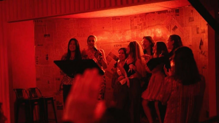 Bottomless Karaoke in Lisbon thumbnail 2