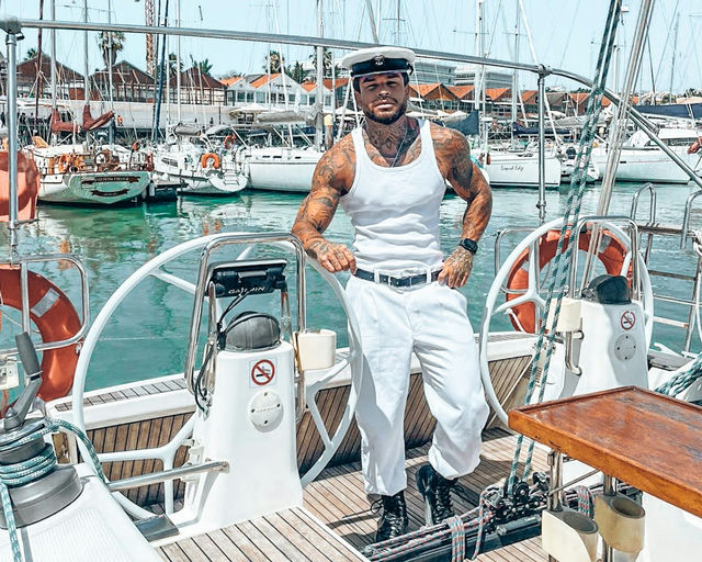 Buff Butlers Lisbon — Shirtless & Apron-Only Hosts thumbnail 2