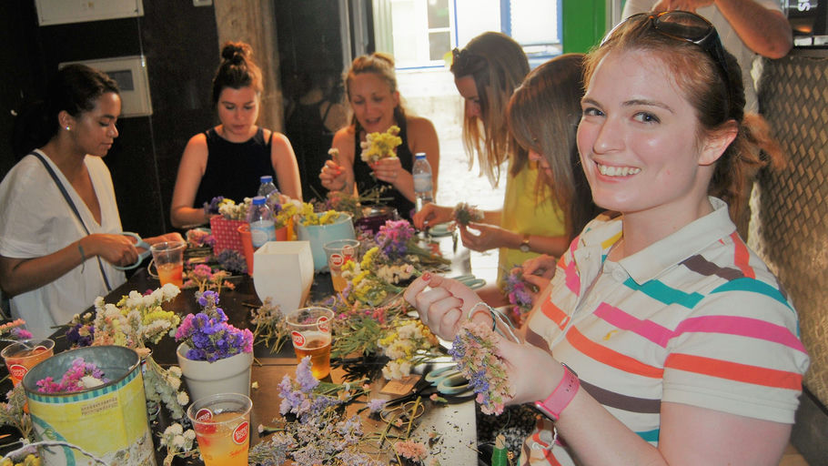Flower Crown Workshop in Lisbon - photo 1