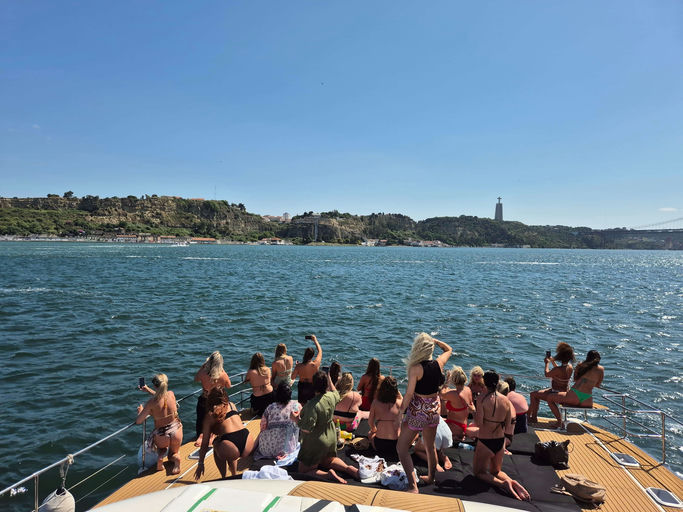 Oblivion Luxury Catamaran - up to 20 guests — photo 4 of 6