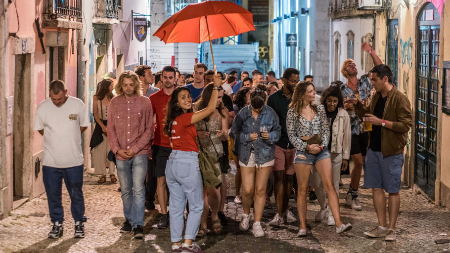 Lisbon Public Pub Crawl with 1-Hour Open Bar thumbnail 5