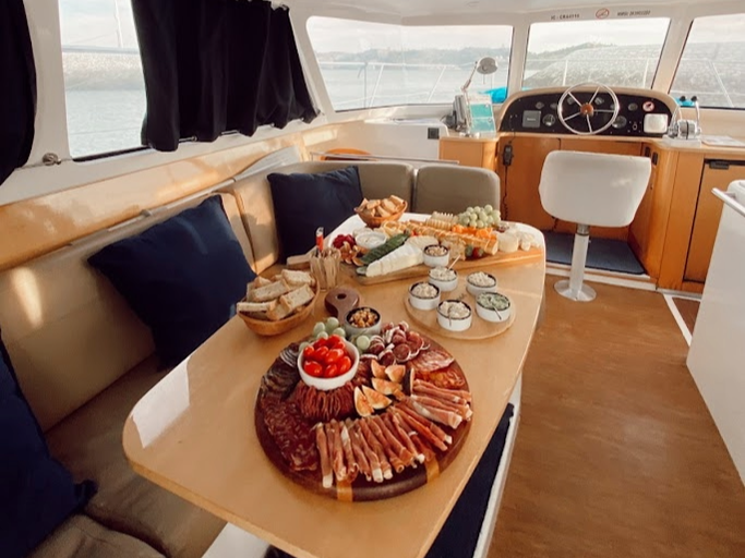 Xuxu Luxury Catamaran - up 14 guests — photo 6 of 7