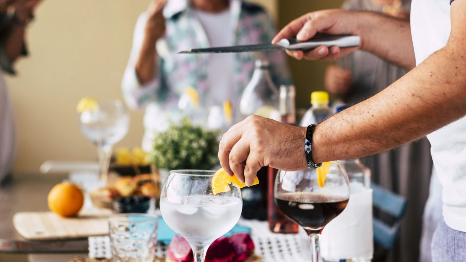 Cocktail Class at your Accommodation in Lisbon