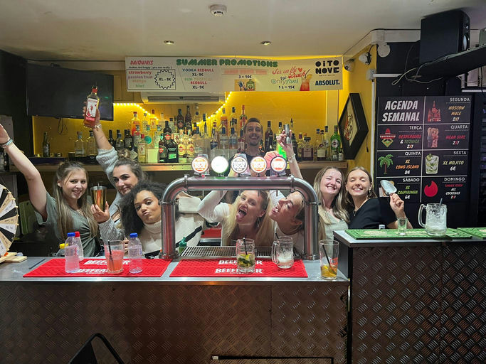 Lisbon Cocktail Making Class thumbnail 5