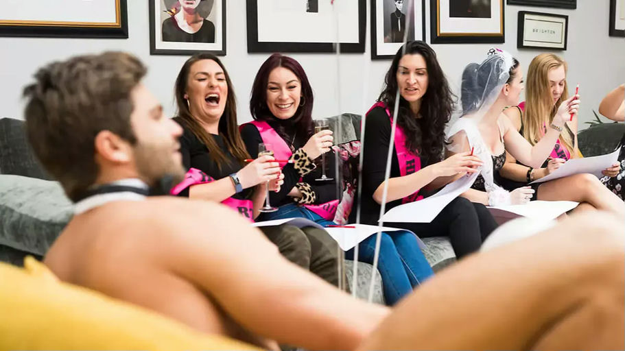 Nude Life Drawing at Your Accommodation – Lisbon Hen Edition thumbnail 2