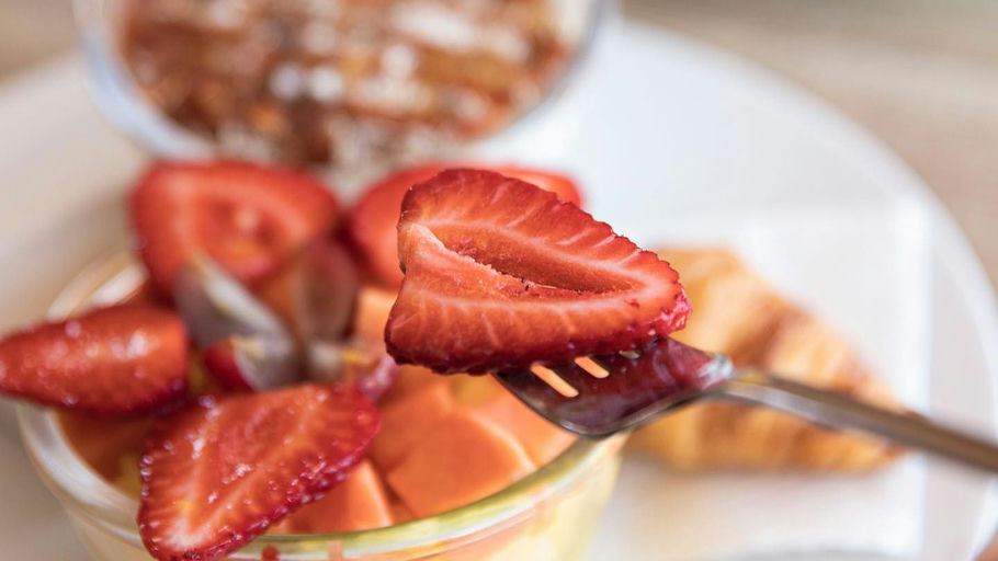 Rooftop Brunch Lisbon – Bottomless Mimosas & Beer thumbnail 6